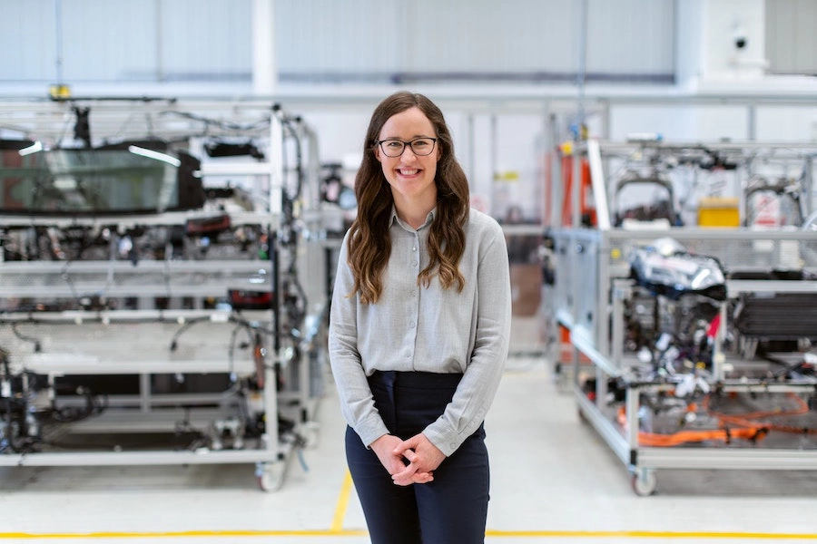 Header image for GrantTree's Innovate UK Innovation Loans page. An engineer standing in a workshop.